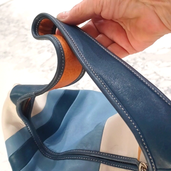 VINTAGE 6IN MATCHED WRISTLET & LARGE 15IN WIDE COACH BLUE STRIPED HOBO ERGO BAG - Picture 16 of 17